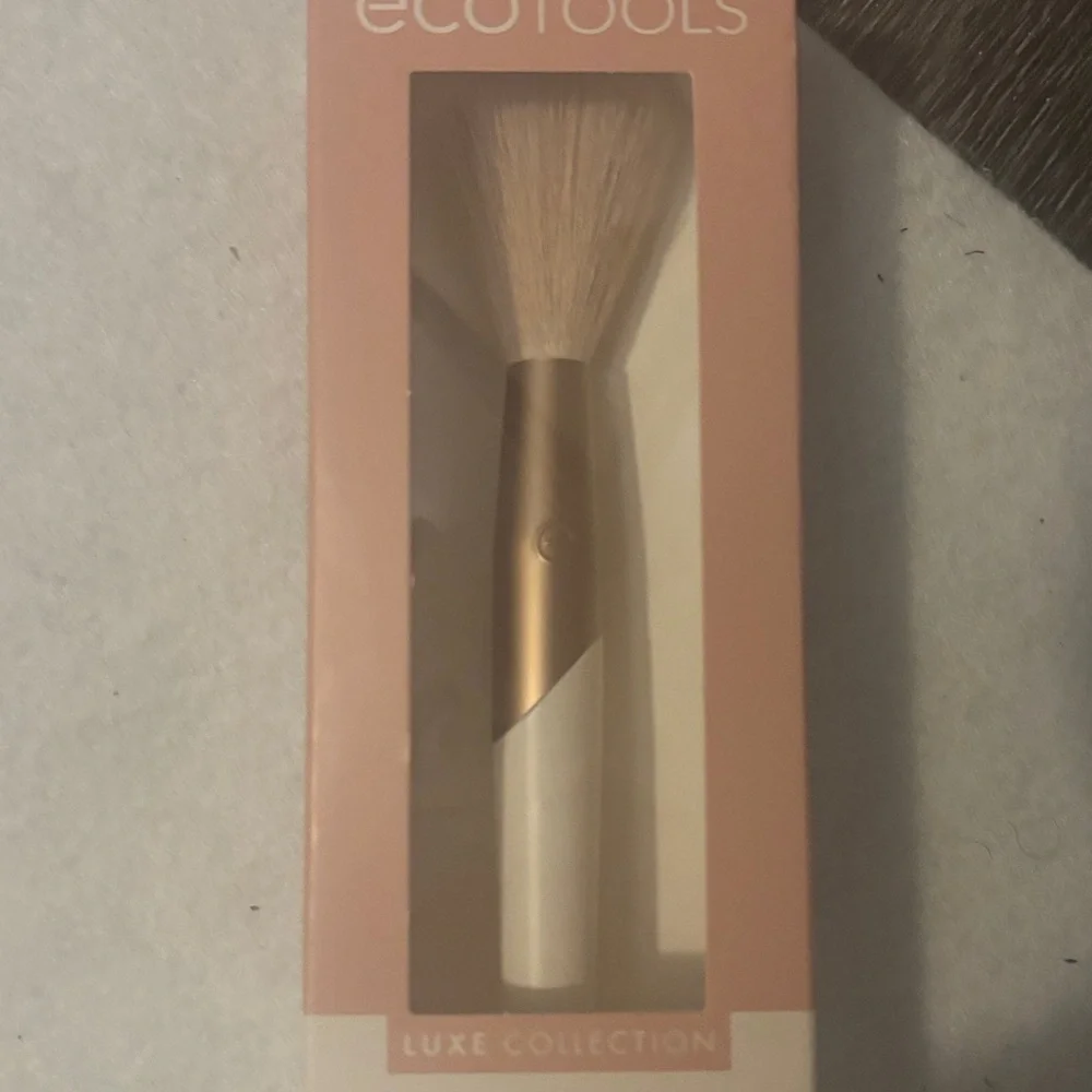 ecotools Luxe Blush Pink & White Luxe Soft Highlight/ Plush Powder Brush Duo